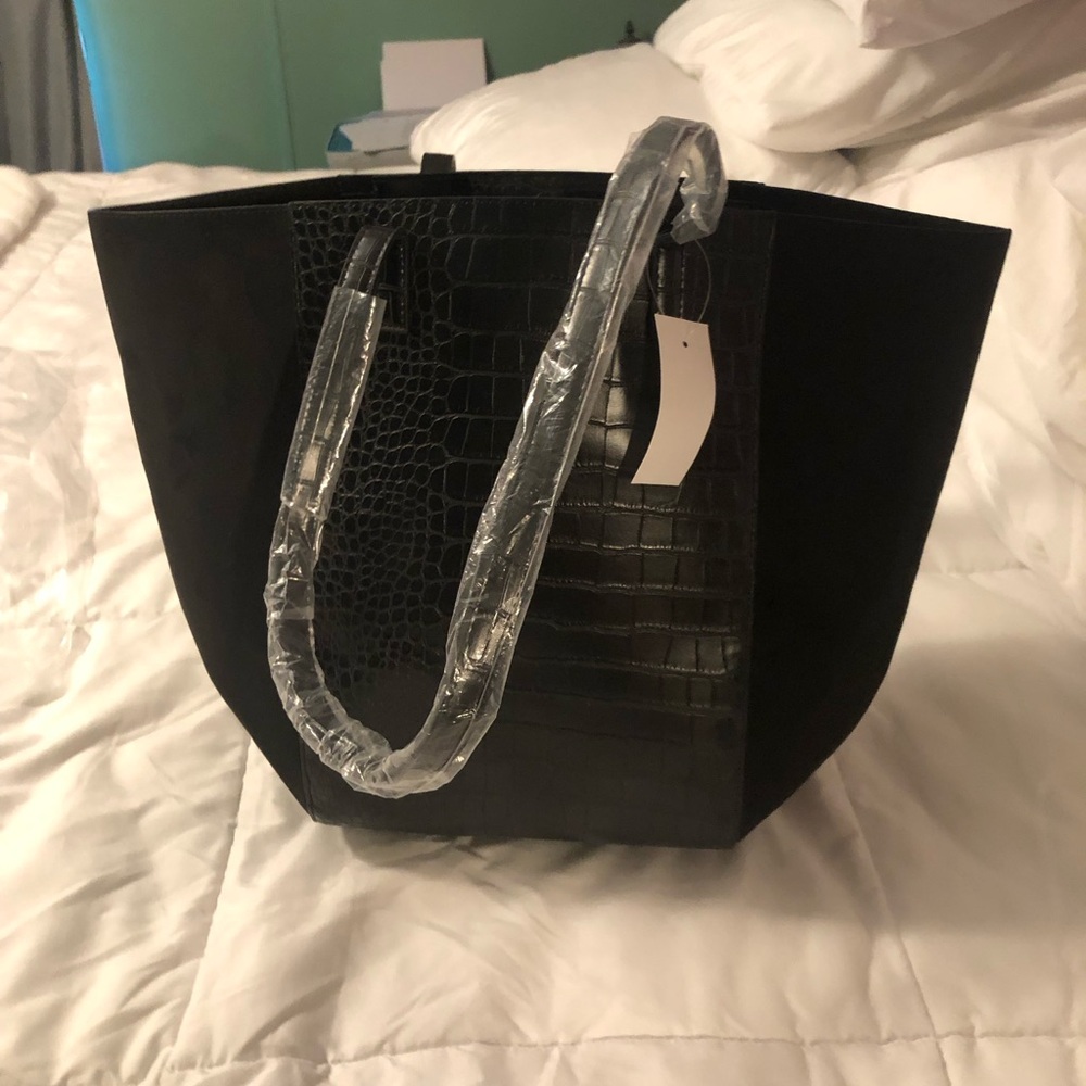 NWT Ann Taylor Large Tote 18” W- 12” L 11” Strap Drop